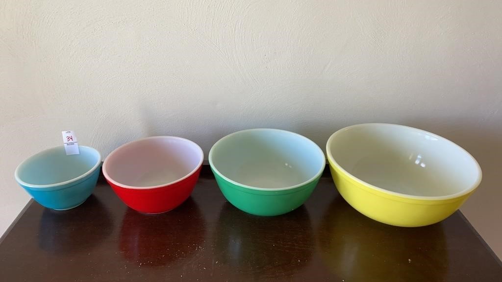 Pyrex nesting bowls - colored - lot of 4