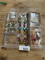 Jewlery lot Assorted Jewlery mixed lot display