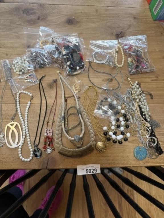 ESTATE SALE AUCTION JEWELRY COINS COLLECTIBLES 6/28/24