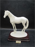 COMPOSITION HORSE STATUE