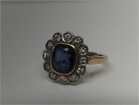 APPROX. 2CT SAPPHIRE IN A 12 DIAMOND SURROUND