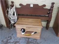 Goose Design Oak Trunk & Antique Rope Bed