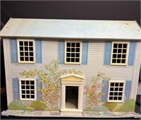 Vintage Metal Dollhouse - great condition.