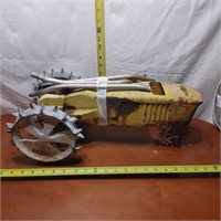 CAST IRON LAWN TRACTOR SEE PICS