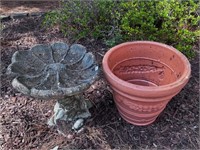 Concrete Bird Bath w/large plastic pot