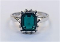 10k White Gold w/ Emerald Stone