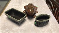 Hull planters and ceramic frog (3)