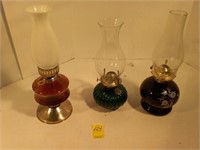 3 colored kerosene lamps