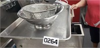 COLANDERS AND BAKING SHEET