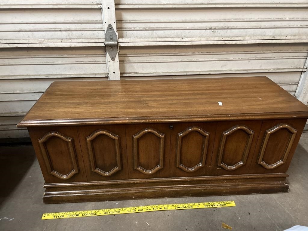 Vintage Lane Cedar Chest