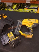 DEWALT 20V 18GA Brad nailer kit