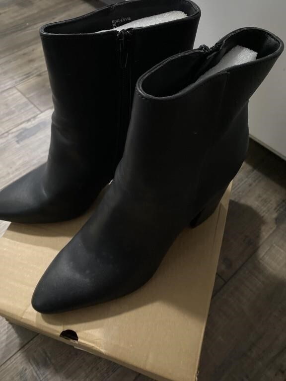 E2) NEW Sugar Women’s Size 10 Boots - have some