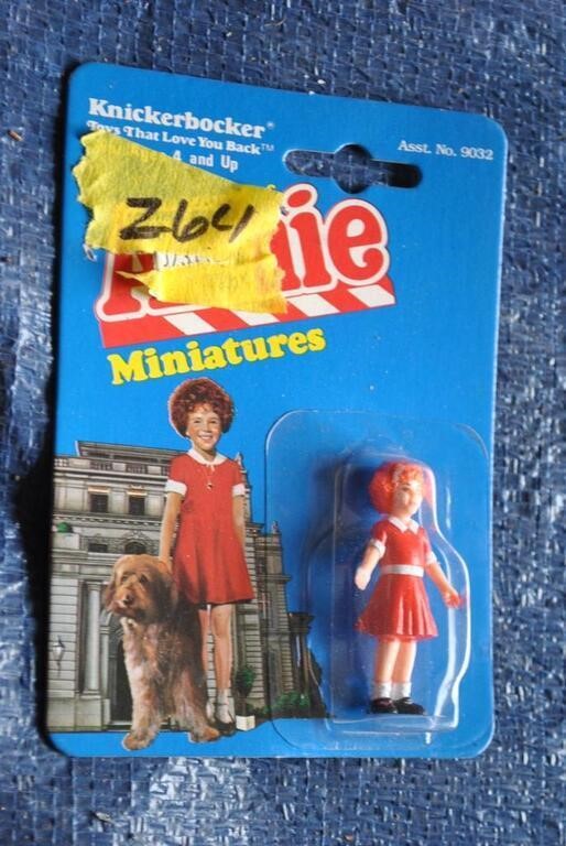 1982 Knickerbocker Annie miniatures Annie