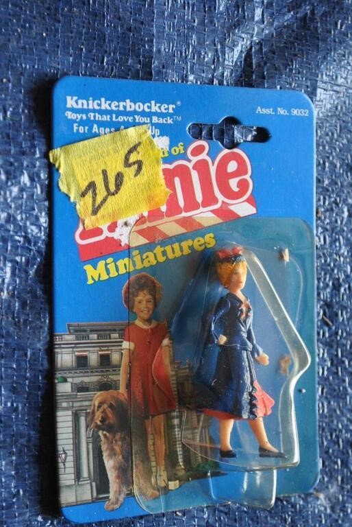 1982 Knickerbocker Annie miniatures Grace