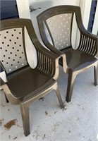 C13) 2 OUTDOOR PATIO CHAIRS - they are in great