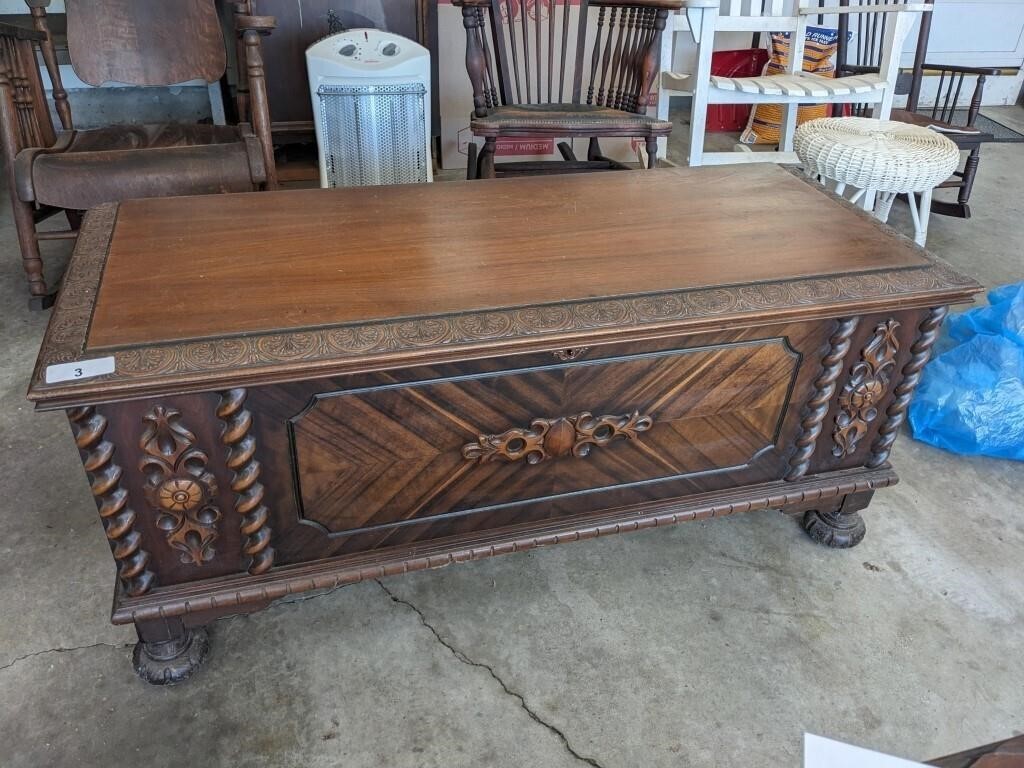 Lane Cedar Chest with Ornate Design w/out Lock