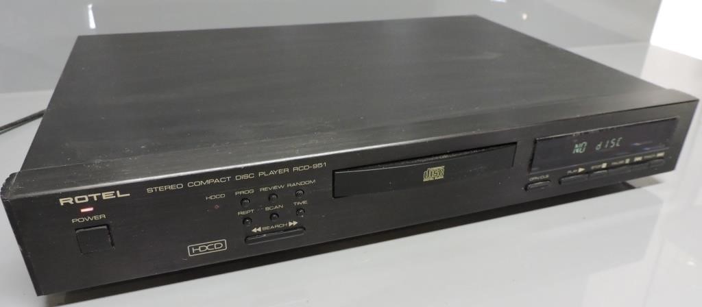 ROTEL RCD-951 STEREO CD PLAYER POWERS ON UNTESTED