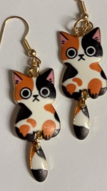New calico cat earrings, tail wiggles when you