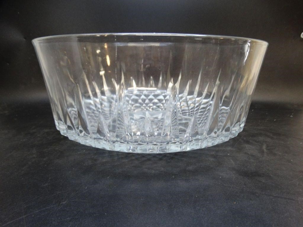 Arcoroc France 9" x 4" Cut Glass Serving Bowl