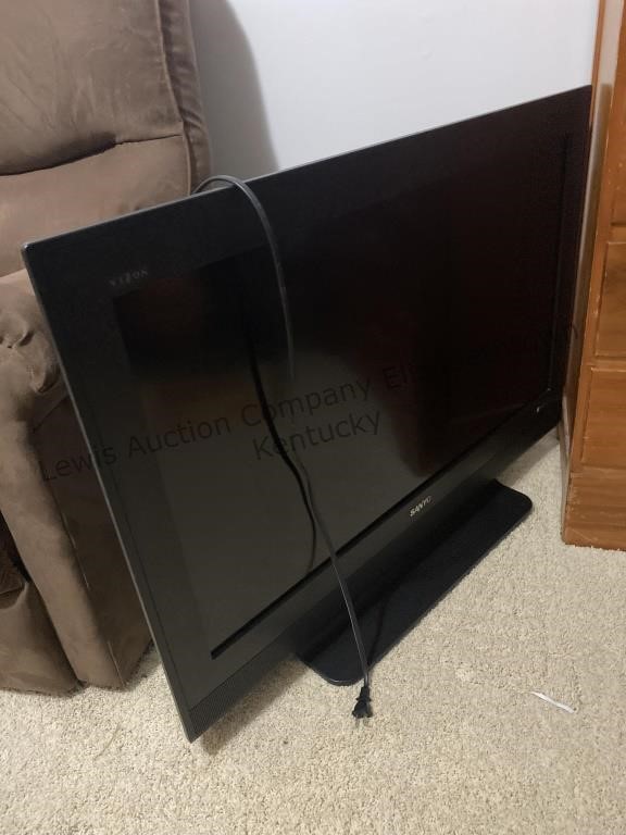 Sanyo flatscreen TV with remote untested