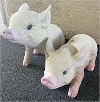 R - PAIR OF PIG FIGURINES (Y22)