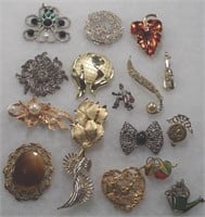 17 COSTUME JEWELRY BROOCHES