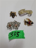 4 Costume brooches