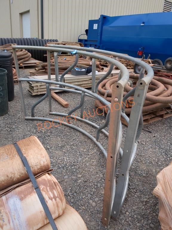 Miscellaneous 7' Curved Metal