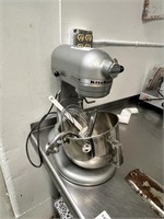 KITCHEN AID COUNTER TOP MIXER, COMES ON