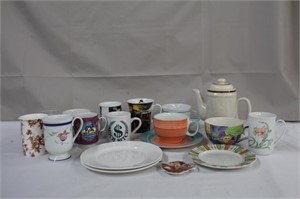 Teapot, 7.5", assorted mugs including bone
