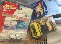 TRAY OF HOTWHEELS AND JOHNNY LIGHTNING