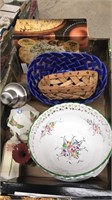 FLAT OF ASST SERVINGWARE & DECOR