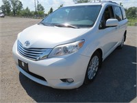 2012 TOYOTA SIENNA LIMITED 223753 KMS