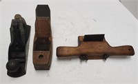 One metal and two wooden smooth planes. Bidding