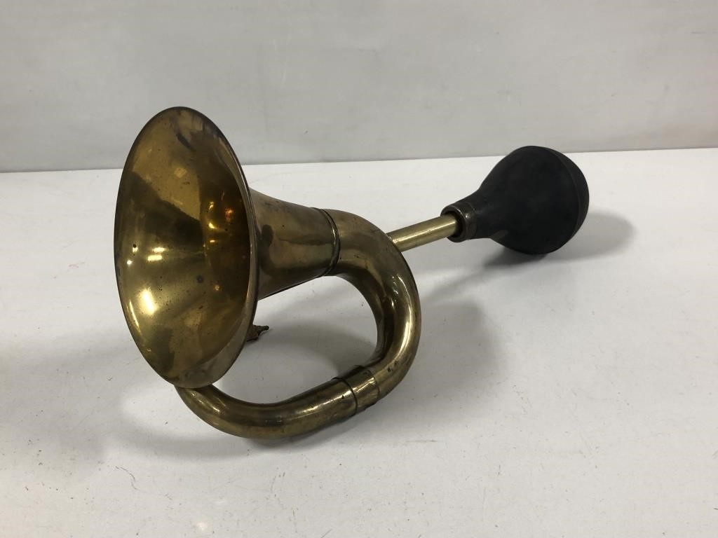 VINTAGE BRASS HORN