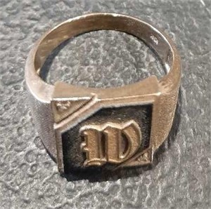 10K diamond chip with signet ring