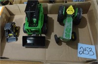 Toy John Deere Tractor / Skid Loader / New Holland