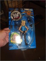 2001 WWF FIGURE MOLLY HOLLY