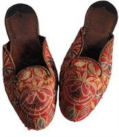 VINTAGE SILK EMBROIDERED SLIPPERS