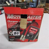 MOTOMASTER TRICKLE CHARGER