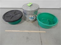 2 Plastic feed tubs, 1 cover and a galvanized can