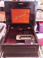 Vintage Princess crank music box (missing crank)