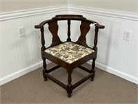 Kittenger Williamsburg Walnut Corner Chair