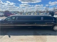 2005 Lincoln Town Car Limo