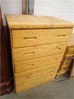 Oak 5-Drawer Dresser - 32"Wx21"Dx45"H - Nice!