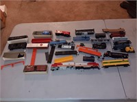 Vintage toy train set, most need work. Some are
