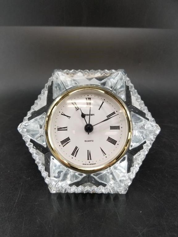 Battery operated glass clock 5"