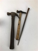 2 x Hammers (14'' and 12.5'')  & 1 Pry Bar (16'')