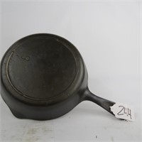 UNMARKED 3 NOTCH #5 CAST IRON SKILLET