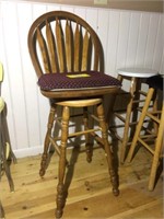 Swivel barstool with back rest and cushion
